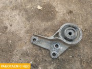 Кронштейн радиатора правый