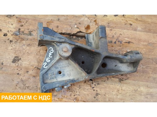 Кронштейн усилителя переднего бампера правый