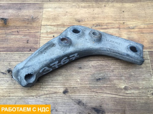 Кронштейн переднего бампера правый